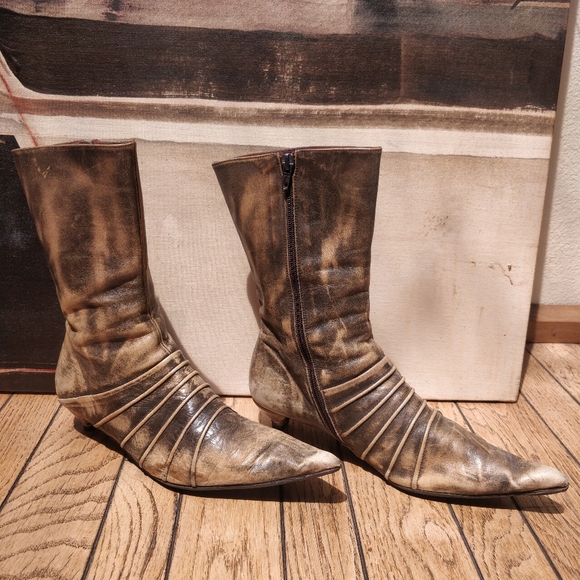 Vintage Italian Pointy Toed Leather Boots - Picture 2 of 12